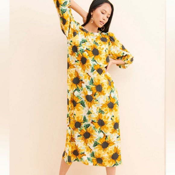 Just Female Dresses & Skirts - Just Female
Size EU 32/ US 6 Sunflower Print Maxi Dress